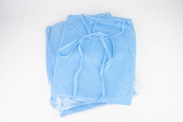 Bata TNT+PE impermeable con mangas azul (Bolsa 10 ud.)